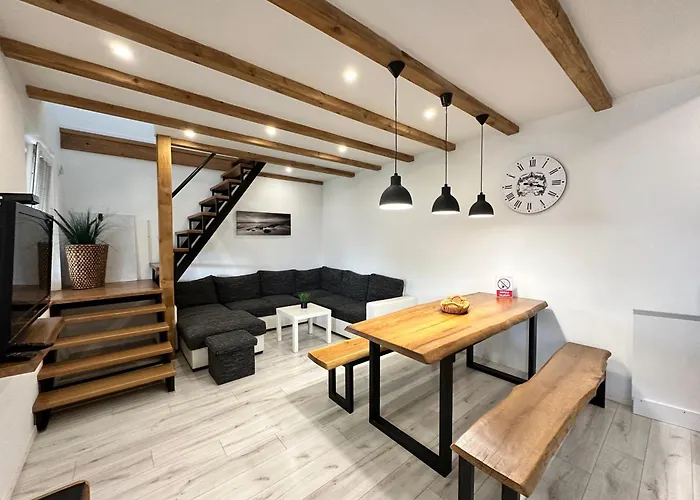 Semesterbostad Vikendovy Dom Hlboka *